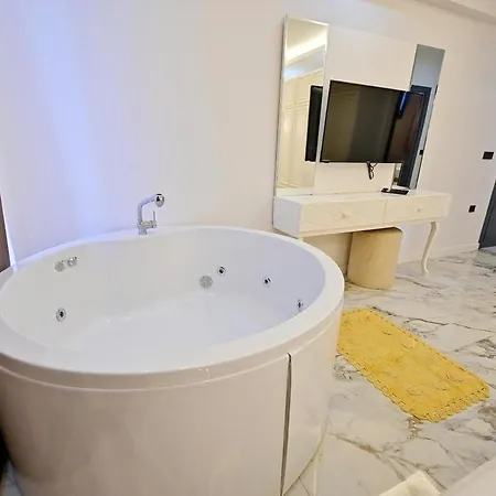 With Amazing View In - Kabak *